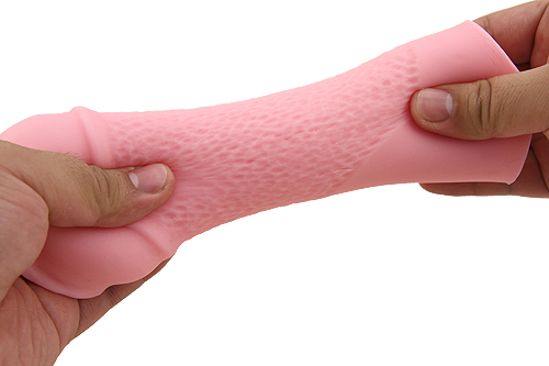 オナホールの素材はバンジータッチを使用。ニオイ・ベタつきどちらもほとんど気にならない素材。しっとり柔らかな感触です。