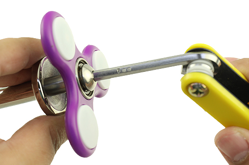 ハンドスピナー付きアナルプラグ